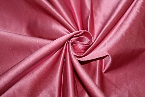 Tissu satiné 100 % soie Duchesse rose doré pour éliminer les plis rigides des robes volumineuses