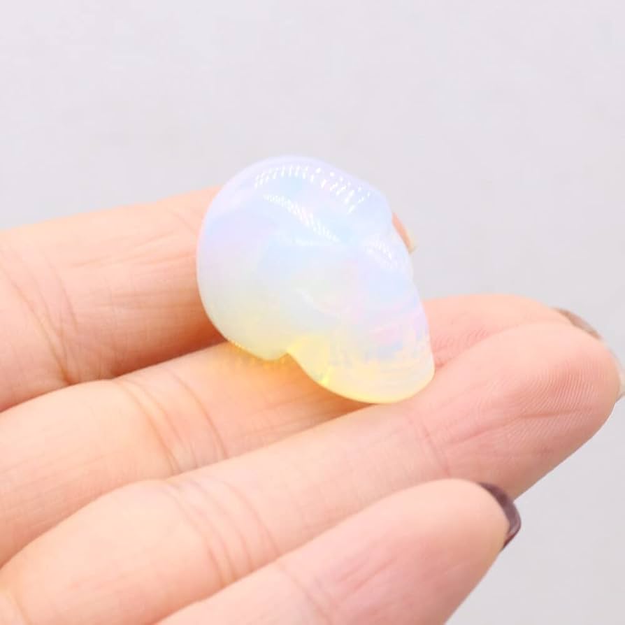 天然水晶の手彫り宇宙人の頭蓋骨 天然水晶の手彫り宇宙人の頭蓋骨