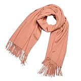 DER WINTER KANN KOMMEN: Der Wollschal ist schön warm und kann doppelt um den Hals getragen werden