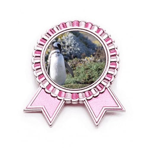 Pin's pingouin du sud médaille rose, le cadeau idéal en métal