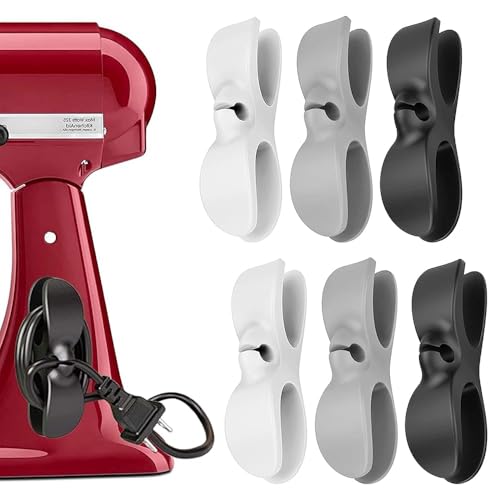 Facile da usare: Il portacavi autoadesivo può essere facilmente fissato a qualsiasi superficie come piastrelle, tavolo, plastica, legno, vetro, metallo e pelle. Per garantire un organizzatore stabile del supporto cavo, strofinare e pulire la superficie del dispositivo collegato con acqua pulita prima di collegare gli accessori di archiviazione del cavo.