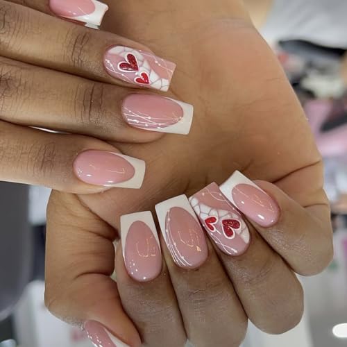 偽の爪の短い四角いプレス甘いハートネイルアート装飾フランスの白いバレンタインデーマニキュア女性のためのマニキュア