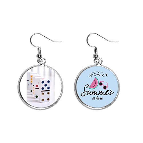 Dominó Pai Gow y dados en pendientes de sandía para lóbulos sensibles en verano