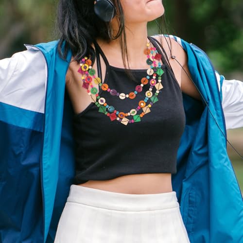 Collier de perles de bois de coco pour sublimer une robe de plage
