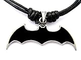 Superhelden-Batman-Stil. Cornwall Kunstdrucke Batman? Schwarzer Fledermaus-Anhänger an langer Halskette, Zinn