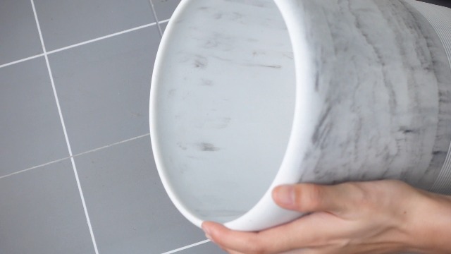 Image of Marsui Resin Wastebasket, Round Marble Compact Trash Can Mini, 2 Gallons Garbage Bin Gravel Wastepaper Basket for Bathroom, Powder Room, Kitchen, Home Office, 7.9 x 9.8 Inch(Marble)