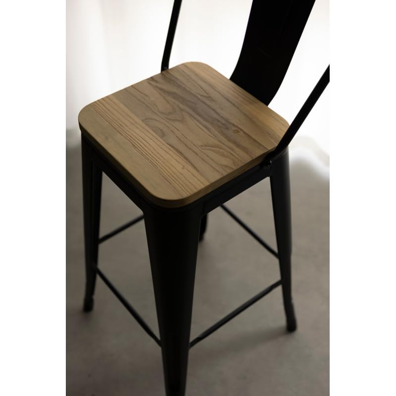 Kosmi - Lot de 4 tabourets de Bar Style Industriel en Métal Noir Mat avec Dossier Haut et Assise en Bois Clair - Hauteur d'Assise 66 cm