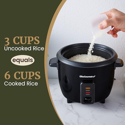 Demonstration of cleaning the removable non-stick inner pot.