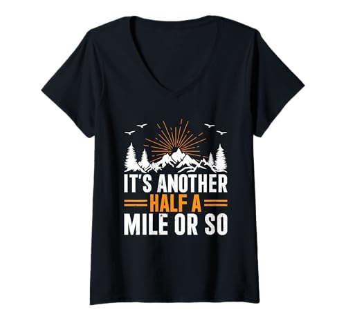 Mujer Es otra media milla más o menos - Funny Hiking Sayings Senderismo Camiseta Cuello V
