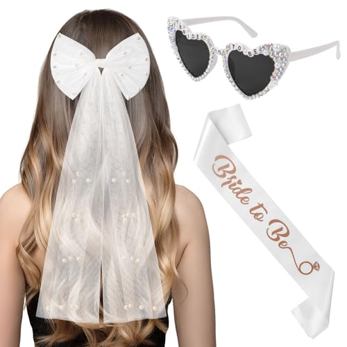 【MATERIALI DI ALTA QUALITÀ】 Questo velo da sposa decorato con perle è realizzato in tulle bianco di alta qualità, uniformemente cosparso di perle, per una sensazione di morbidezza e comfort. La cintura in raso abbinata, decorata con lettere in oro rosa, si adatta alla maggior parte delle corporature.