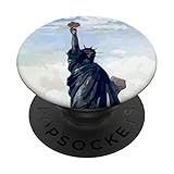«Give me your tired, your poor, your huddled masses anhelning to breathe free, the wretched refuse of your teeming shore. Envía estos, a la casa y a mí, levante mi lámpara junto a la puerta dorada". En honor a los inmigrantes que llegaron a América.