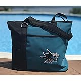 Mit Metallfüßen, damit die Tasche aufrecht steht und hochgehoben, um sie im Laufe der Zeit sauber zu halten.