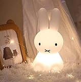 miffy lampe 80 cm Das Nachtlicht ist wiederaufladbar und enthält ein USB-Ladekabel. Sie können einen Ladestecker für ein Mobiltelefon oder eine Powerbank verwenden.