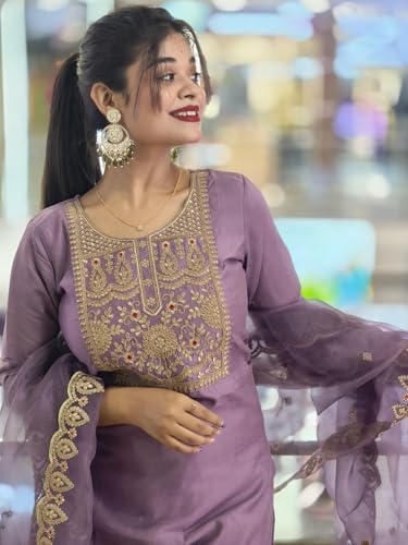 Image of VredeVogel Women's Silk Blend Embroidered Kurta with Pant & Silk Chiffon Dupatta Set
