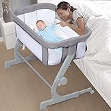 【2-in-1-Design】 Babybett kann als eigenständige Wiege oder Baby-Beistellbett verwendet werden. Babybett lässt sich durch Ziehen und Aufklappen der Seitenwand ganz einfach in ein Beistellbett verwandeln.Die Babybetten können auch mit dem mitgelieferten Sicherheitsgurt sicher an einem Erwachsenenbett befestigt werden