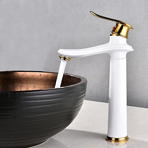Grifo mezclador vintage para lavabo con acabado dorado clásico y monomando