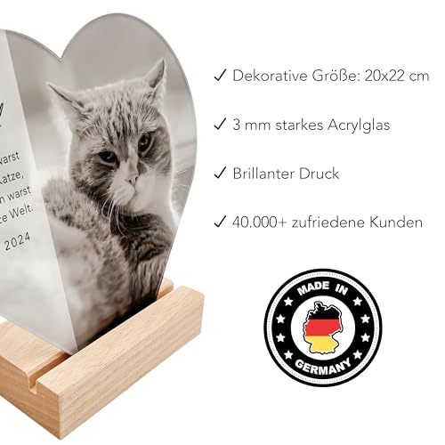 Gedenktafel Katze Andenken an verstorbene Katze Bild aus Acrylglas personalisiert zur Erinnerung & Trauer Glasherz mit Foto Geschenk für Katzenbesitzer inkl. Holzfuß 20x22 cm (Herz)