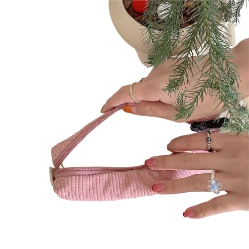Rouge à lèvres et papeterie bien rangés dans cette pochette compacte - 7