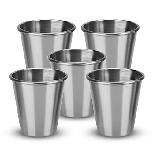 Intirilife 5X gobelets empilables en Acier Inoxydable en 65 ML - Camping Outdoor Verre gobelet à spiritueuxr, Verre à spiritueux- réutilisable, incassable...