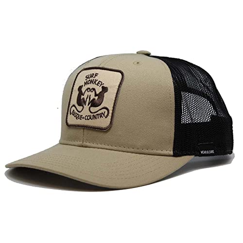 DRESSED IN MUSIC PLAY WITH ME Gorra Tipo Trucker Reciclada - Visera Curvada - Gorra Ajustable Snapback - Parche Bordado Surf Monkey® - Diseño de 6 Paneles - Surfing The Basque Country (Beige)