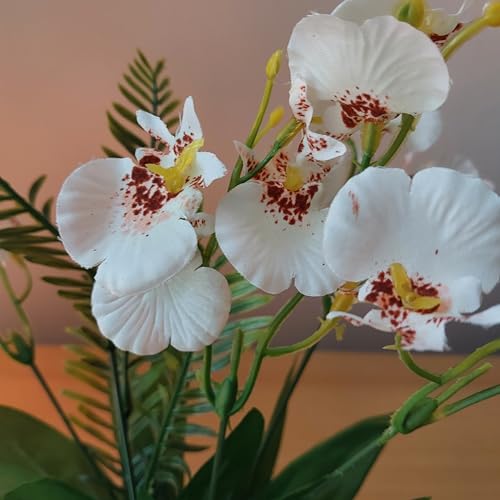 Orquídeas brancas - Arranjo Trancoso com orquídeas brancas artificiais em lindo vaso de vidro