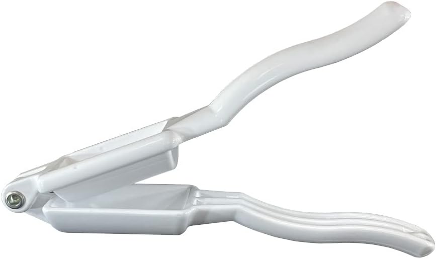 Hand Held Pill Crusher That Easily Reduces Pills to Powder