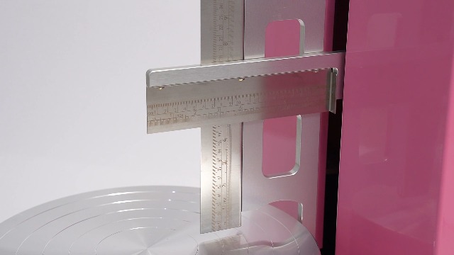 Cake Decorating Coating Machine 110-220V, Electric Cake Cream Spreading Machine Applicable 4-12in Cake, 60-320rpm Adjustable Birthday Cake Cream Smooth Coating Decoration Machine (White)