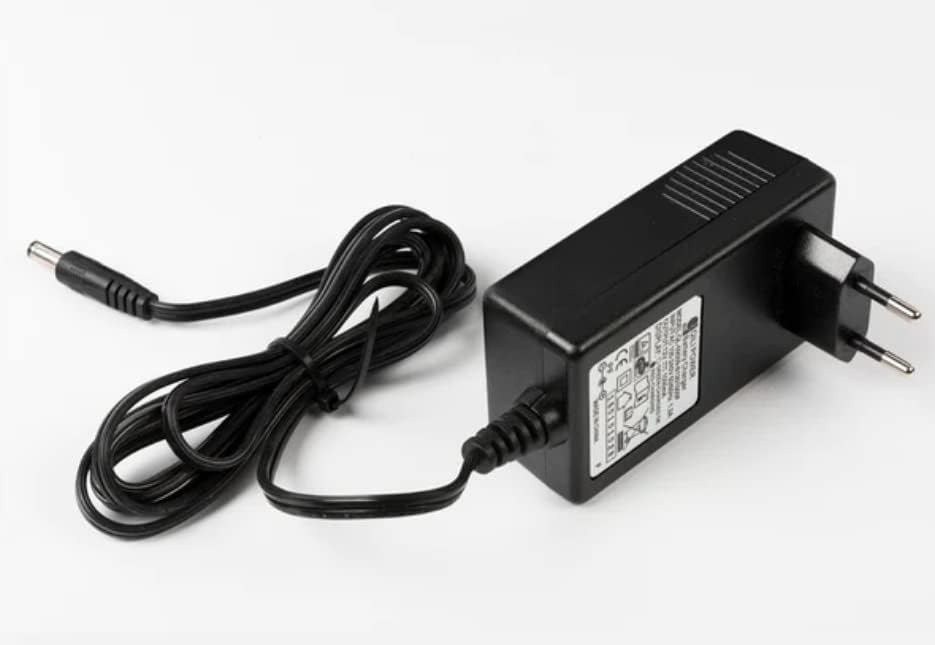 Akitas Charger V8 with EU 2-pin plug and charging cable