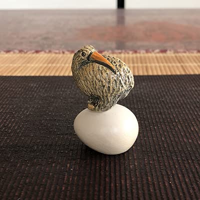 Amazon.co.jp: リンコナダ 卵の上のキウイ 333 陶器 動物 置物 キウイ