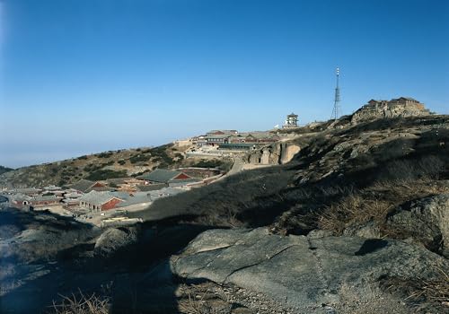 Mountain Temple Village Backdrop Ancient Architecture Scenic Background Cultural Theme