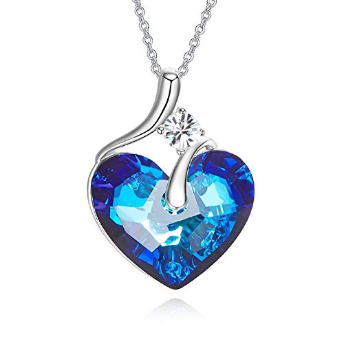 Collier en cristaux bleu lumière pour sublimer vos soirées