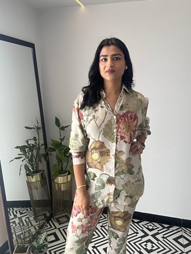 Image of LookMark Women Kurta Set With Floral Print and Cotton Blend Fabric With Pant