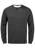 DETAILS & HIGHLIGHTS: Rundhalskragen, Raglanärmel, Leder-Logopatches am vorderen und hinteren Abschlussbund, angenehm weiche Baumwollmischung mit kuscheliger Fleece-Innenseite, gerippter, elastischer Abschlussbund sowie Ärmelbündchen.