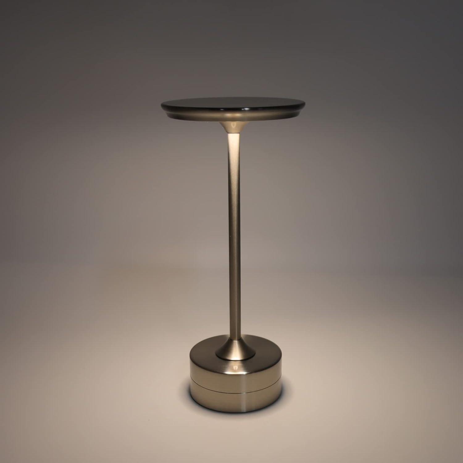 Single plplaaoo Cordless Table Lamp emitting ordinary light