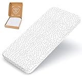 🛏 MODERNAS Y ATEMPORALES: Estas sábanas están disponible en varios diseños y colores. Nuestros diseños son sencillos y estilosos. Los estampados transmiten tranquilidad y armonía y pueden combinarse fácilmente. Los tonos modernos proporcionan un efecto decorativo en la habitación de tu bebé.