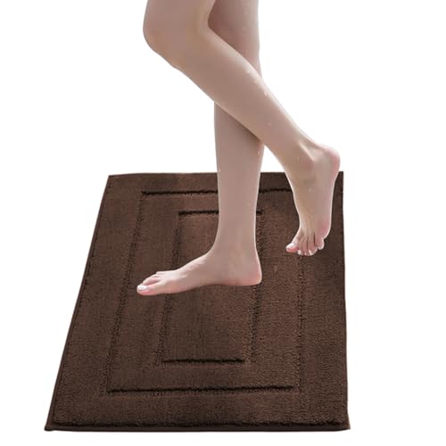 Tapis de bain doux pour une salle de bain chaleureuse et moderne