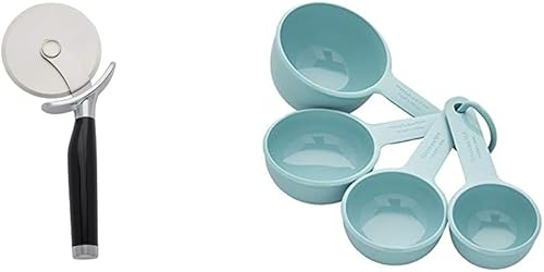 KitchenAid Rueda de pizza clásica negra y S/4 tazas medidoras Aqua Sky