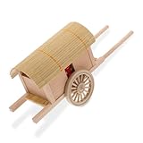 Modèle de faux chariot : caractéristiques esthétiques, uniques et créatives, posé sur la table de stable, décoration de chariot