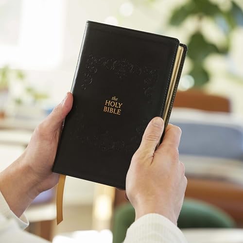 Image of NKJV Bible: Personal Size Giant Print, Black Leathersoft, Holy Bible, Red Letter, Comfort Print: New King James Version