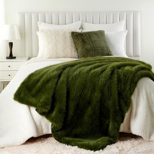 BATTILO HOME Luxury Faux Fur Throw Blanket Green, Super Soft Cozy Fluffy Fur Throws for Sofa Bed Chair, Thick Warm Plush Fuzzy Fluffy Fur Blanket with Long Pile, 125x150cm