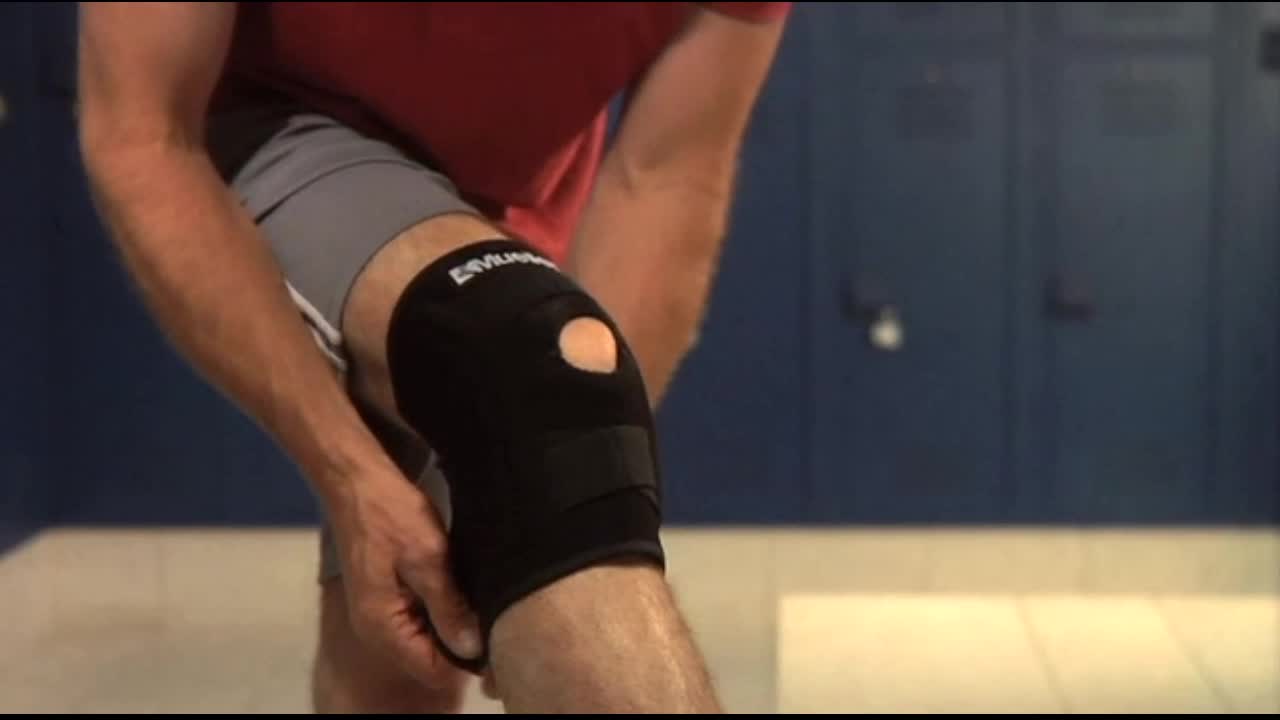 MUELLER SELF ADJUSTING KNEE STABILIZER One Size :56427