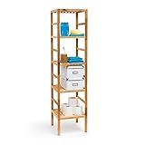 Holzregal in natürlichem, nordischem Stil