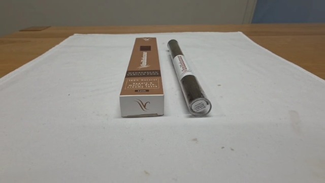 Gourmet Madagascan Vanilla Pods 15-17cm | 5 Grade A Bourbon Vanilla Beans | Gourmet Sticks for Baking & Extraction | Resealable Tube | Vanillabazaar