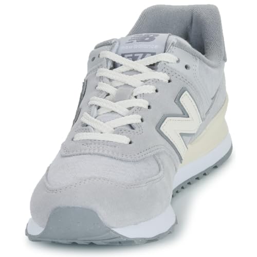 Image of New Balance Womens 520 V8