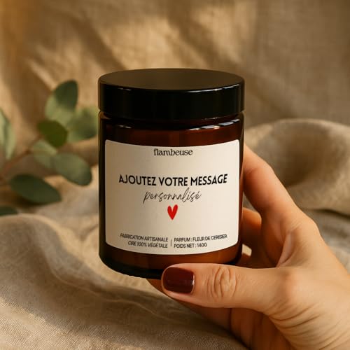 Bougie personnalisable – Créez votre bougie avec texte, prénom ou symbole – Cadeau unique et artisanal – Cire 100% végétale – Parfum de Grasse – Fabriquée en France – Flambeuse