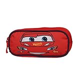 El estuche rectangular de 2 compartimentos de Cars será ideal para acompañar a tu hijo al colegio. ¡Se convertirá en el piloto del patio!