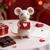 Fait à la main avec amour. Sculptée avec soin, chaque pièce présente des textures de laine douce et des expressions douces qui feront fondre votre cœur
