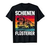 Du bist leidenschaftlicher Eisenbahn Fan, liebst Lokomotiven und Züge über alles oder bist vielleicht selbst Zugführer? Sicher dir jetzt dieses tolle Eisenbahn Outfit Lok Motiv. Schienen Flüsterer ist eine perfekte Geschenkidee.