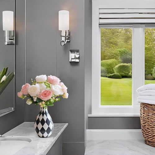 Vase noir et blanc moderne pour raviver une étagère ou une entrée triste
