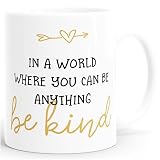 SpecialMe® Kaffee-Tasse Spruch In a world where you can be anything be kind Statement postives Denken Weiss Keramik-Tasse